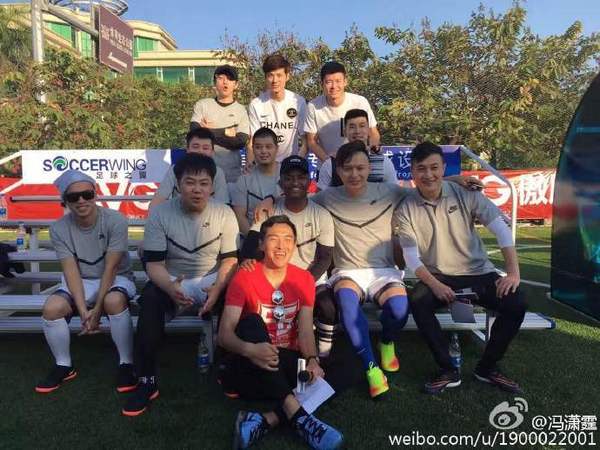 tin tức mới nhất của công ty về Trò chơi bóng đá từ thiện Feng Xiaoting được tổ chức ngày hôm qua, dành tình yêu cho tương lai của bóng đá Trung Quốc  0