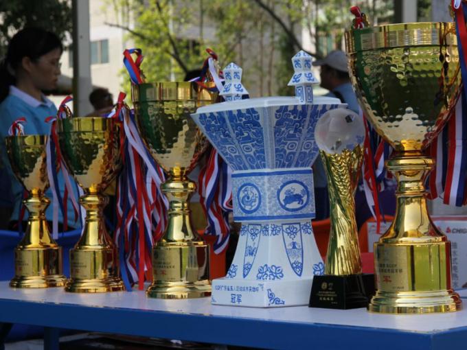 tin tức mới nhất của công ty về Nhà tài trợAVG 2017 đã kết thúc thành công Cúp vô địch GDF City, - Đội GZ lại giành được cúp Anh hùng của Blue và White Jia  1