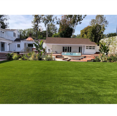 TRUNG QUỐC dây cong Thảm cỏ nhân tạo Chiều cao 35mm cho Bãi cỏ sân vườn nhà cung cấp