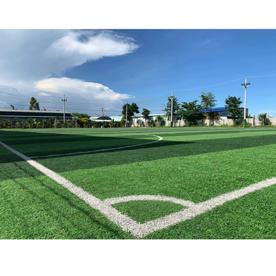 TRUNG QUỐC Cuộn cỏ nhân tạo màu xanh lá cây mềm 40mm cho sân bóng đá nhà cung cấp